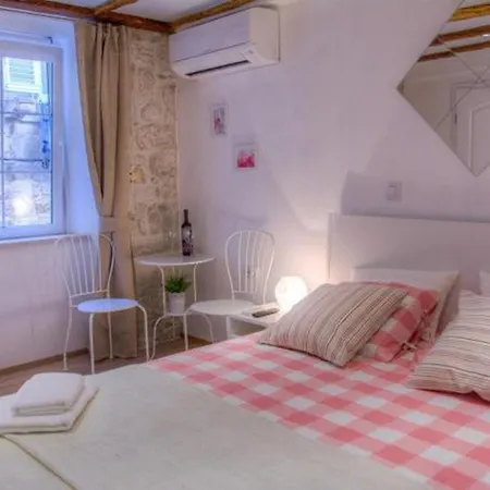 Nautica Rooms Guest house