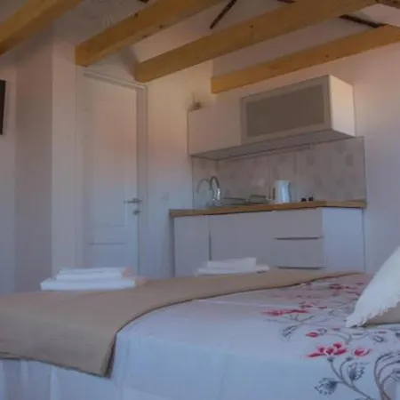 Nautica Rooms Guest house