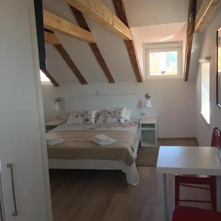 Nautica Rooms 4*